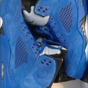 Selling blue suedue 5s